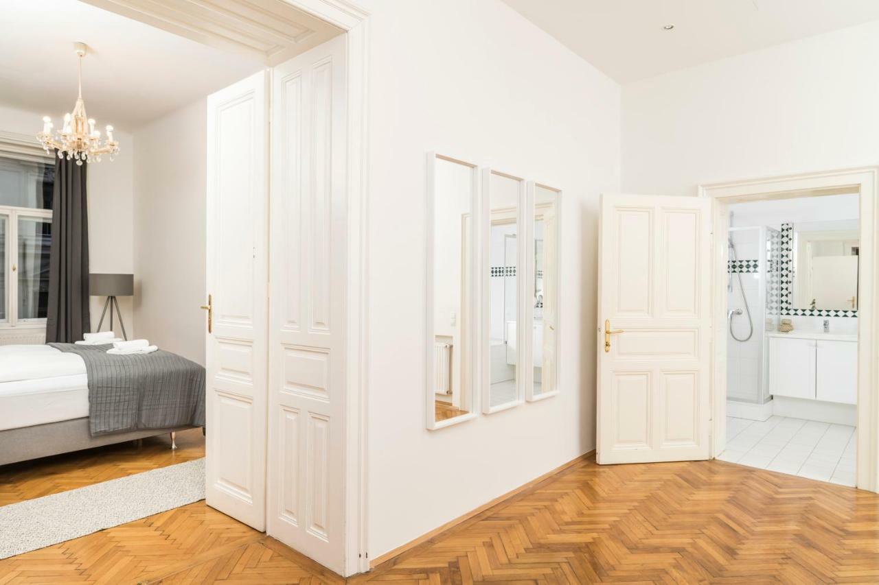 Apartment Rainer Maria Rilke By Ichbucheat Wien